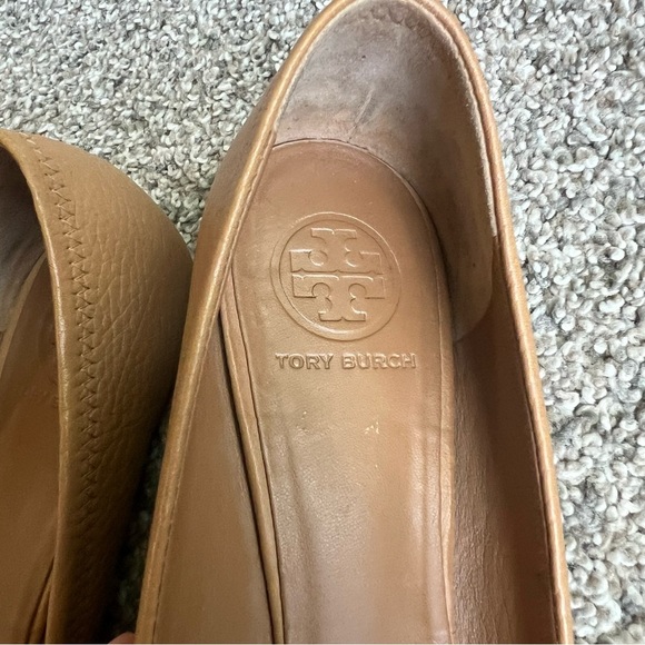 Tory Burch Royal Tan/Gold Reva Tumbled Leather Flats, Size 7 - Picture 2 of 7